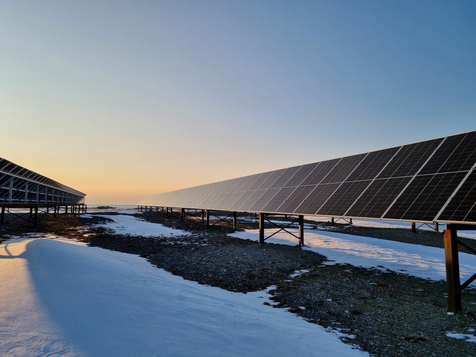 Solceller på Isfjord Radio. Foto: Store Norske