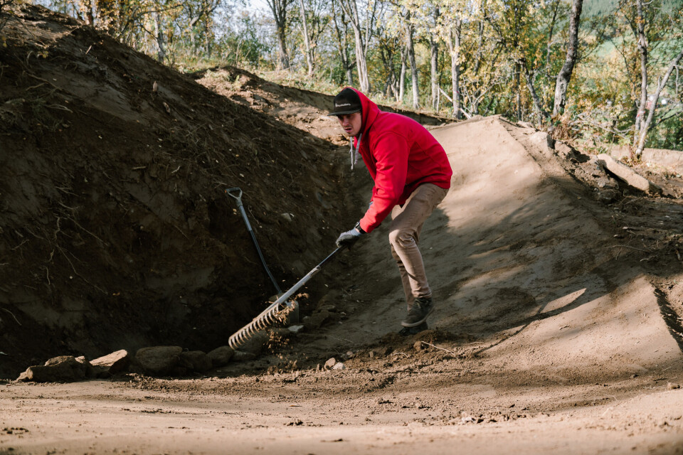 Etablering av løyper i Harstad Bikepark. Foto: Velosolutions Scandinavia