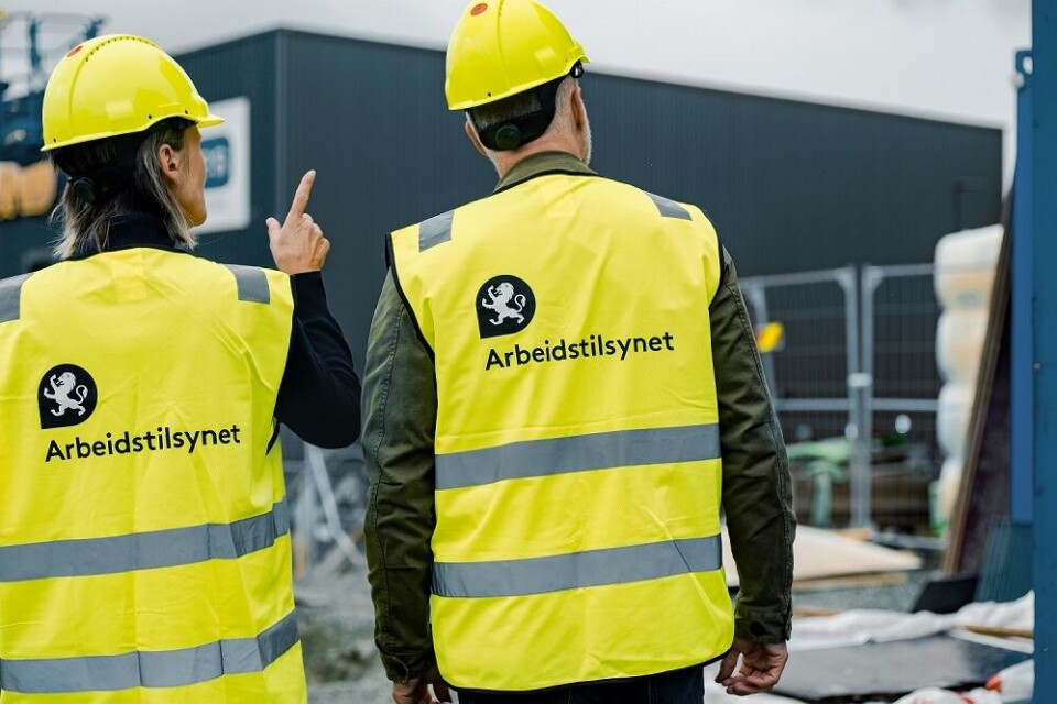 Tilsynsførere fra Arbeidstilsynet på jobb på en byggeplass. Illustrasjonsfoto: Ole Ekker/Arbeidstilsynet Tilsynsførere fra Arbeidstilsynet på jobb på en byggeplass. Illustrasjonsfoto: Ole Ekker/Arbeidstilsynet