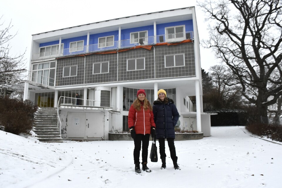 Hege Saxebøl Moum og Hedvig Witsø i Statsbygg sier rehabiliteringen av Villa Stenersen fortsetter inn i 2024. – Vi har en jobb å gjøre, sier Witsø.