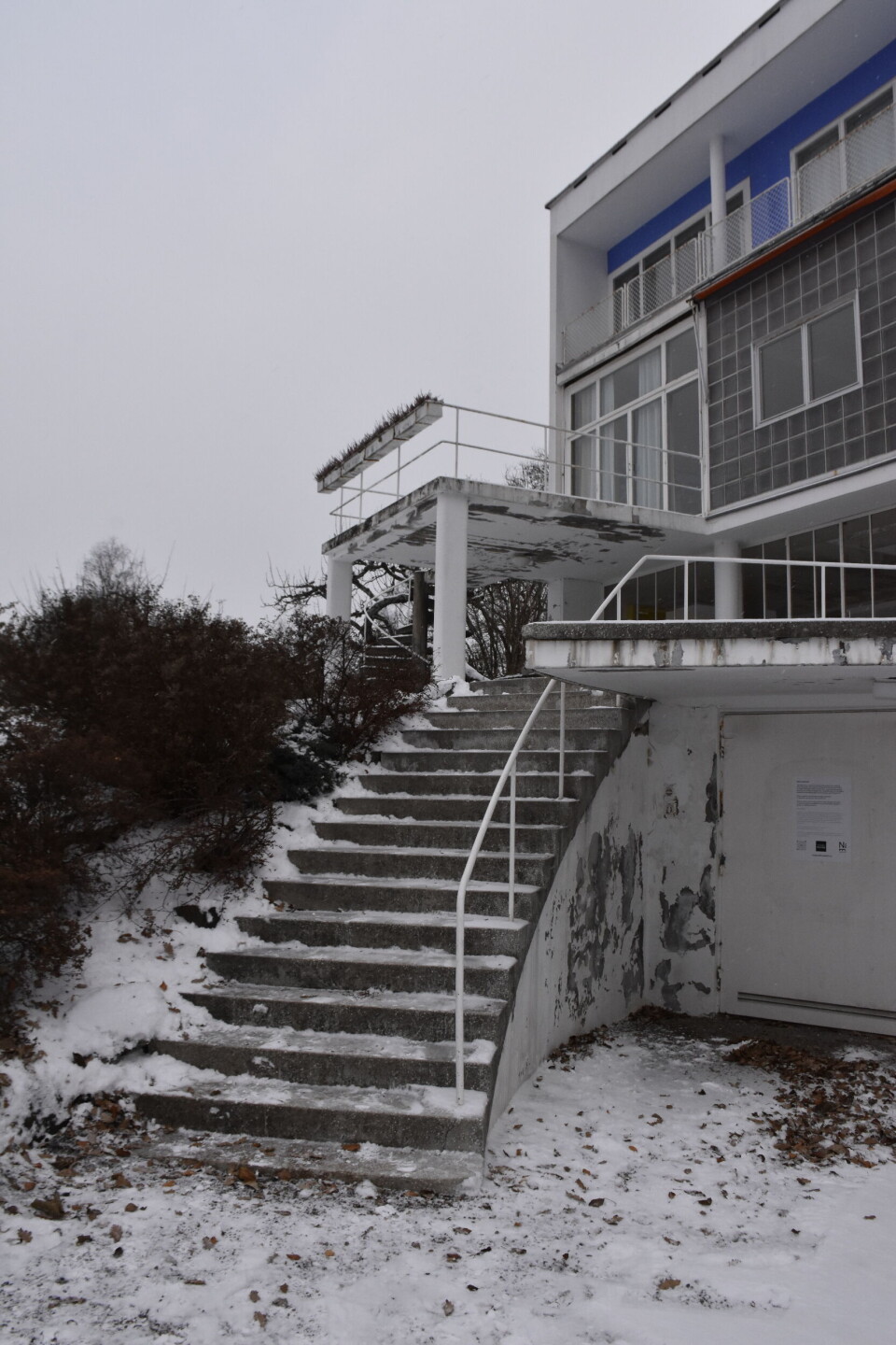 Villa Stenersen bærer preg av tidens tann, og har stort behov for rehabilitering.