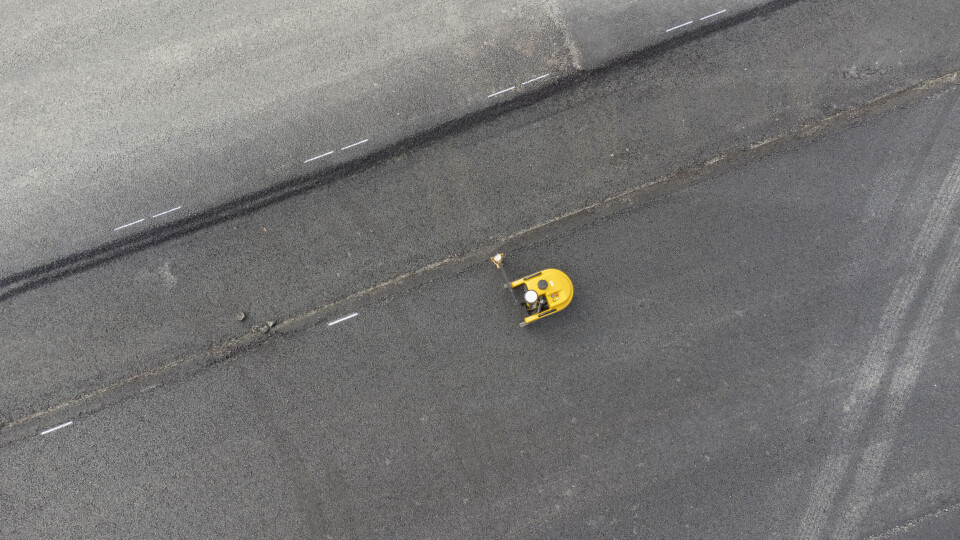 Tiny Surveyor på riksvei 4 Roa-Gran.