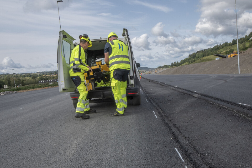 Tiny Surveyor på riksvei 4 Roa-Gran.