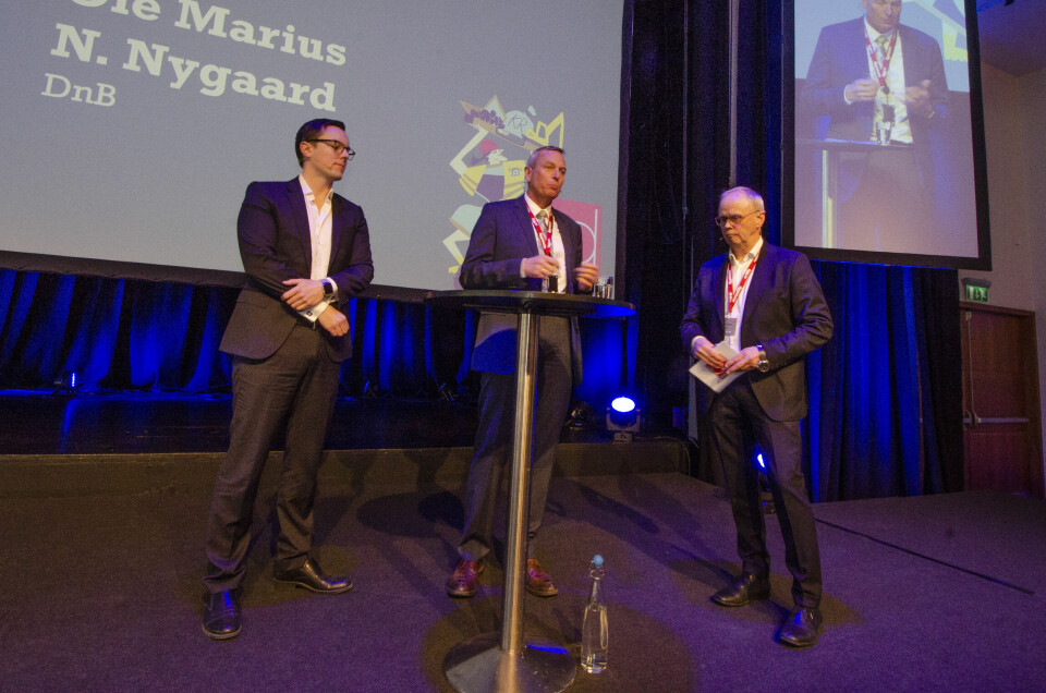 Ole Marius N. Nygaard i DNB (fra venstre), Rolf Thorsen i OSU og møteleder Sverre Tiltnes. Foto: Sindre Sverdrup Strand