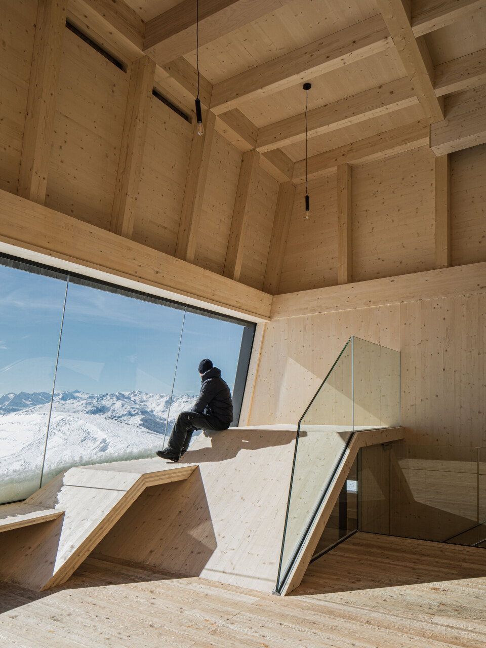 Snøhetta står bak utformingen på denne nye heishytten og utsiktsposten ikke langt fra toppen av Wiedersberger Horn i Østerrike. Foto: Christian Flatscher / Snøhetta