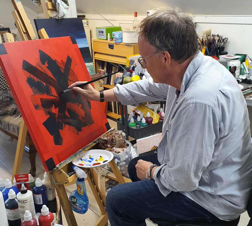 Petter Ludvig Nøstdal i atelieret han deler med tre andre. Foto: privat