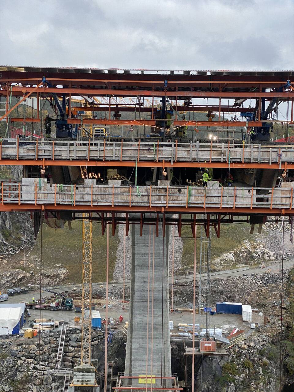 Fra byggingen av Trysfjordbrua vest i Kristiansand kommune. Foto: Ida Snemyr