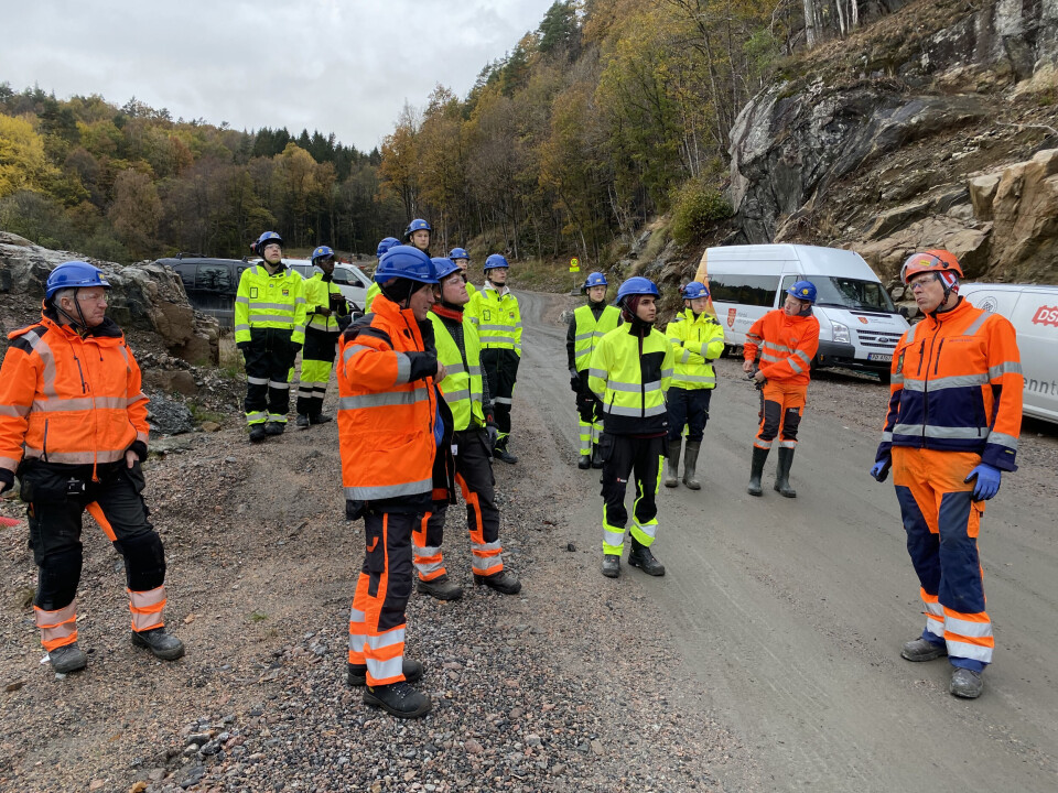 VG1-elevene fra Mandal vgs på byggeplassbesøk på Trysfjordbrua. Foto: Ida Snemyr