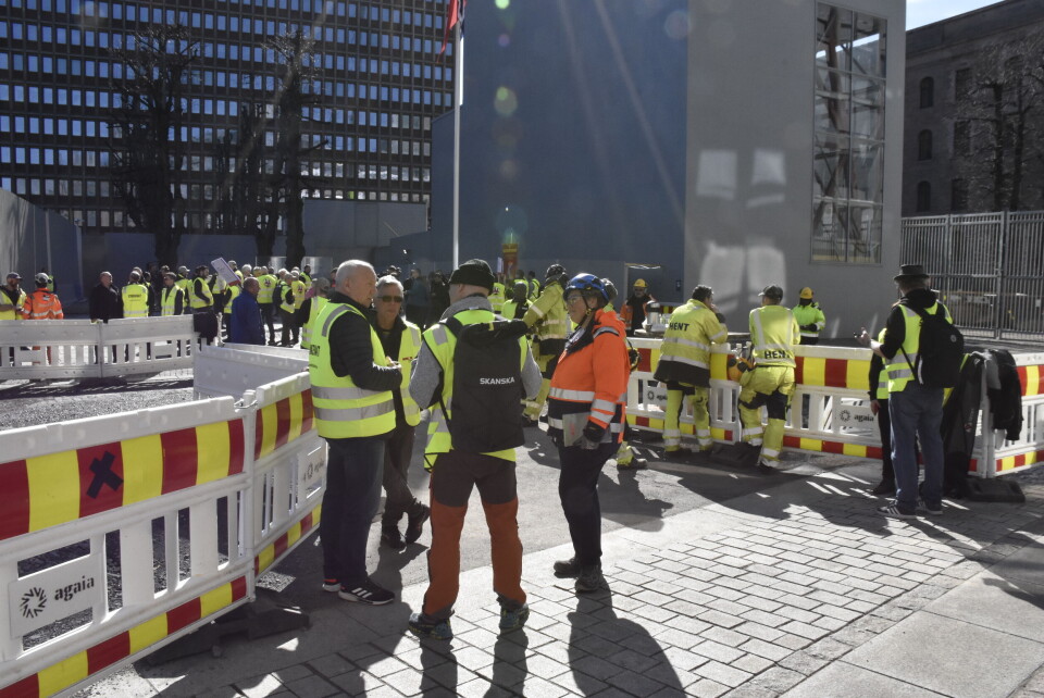 Det ble folksomt ved regjeringskvartalet da LO-lederen dukket opp.