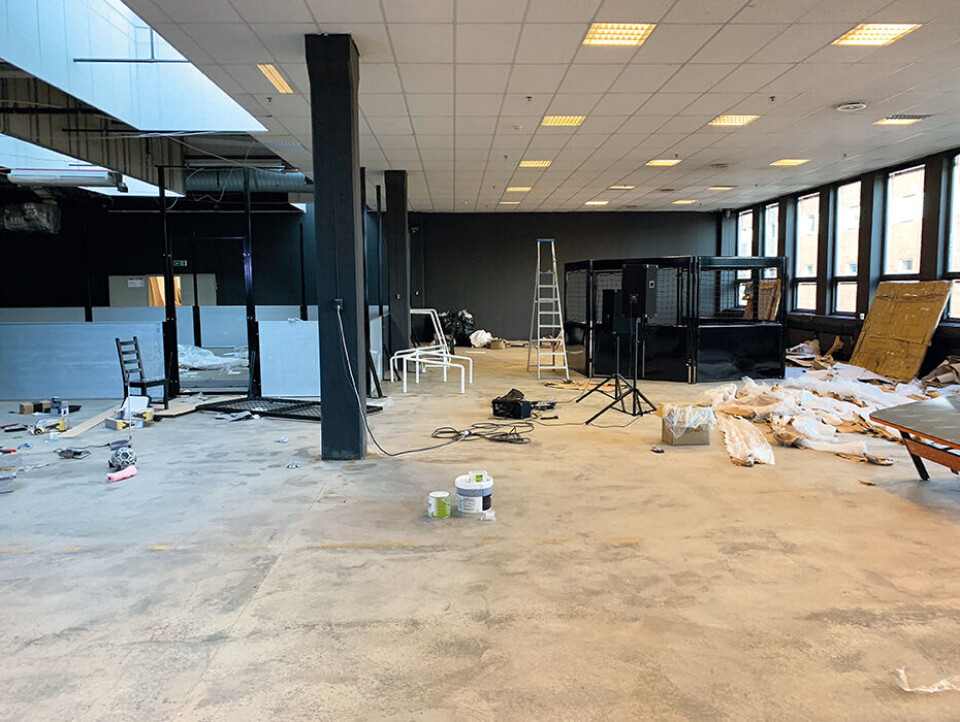 FØR. Slik så det ut mens oppussingen av fotballsenteret pågikk i fjor sommer. Foto: Off-Pitch Media