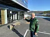 Regionsjef og daglig leder Jan-Arne Finnøy foran den nye proffbutikken på Digernes. Foto: Byggtorget