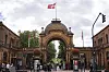 Inngangspartiet til den attraksjonen som nok en gang toppet listen over Danmarks mest besøkte attraksjoner Tivoli i København sentrum. Foto: Fredrik Hagen / NTB