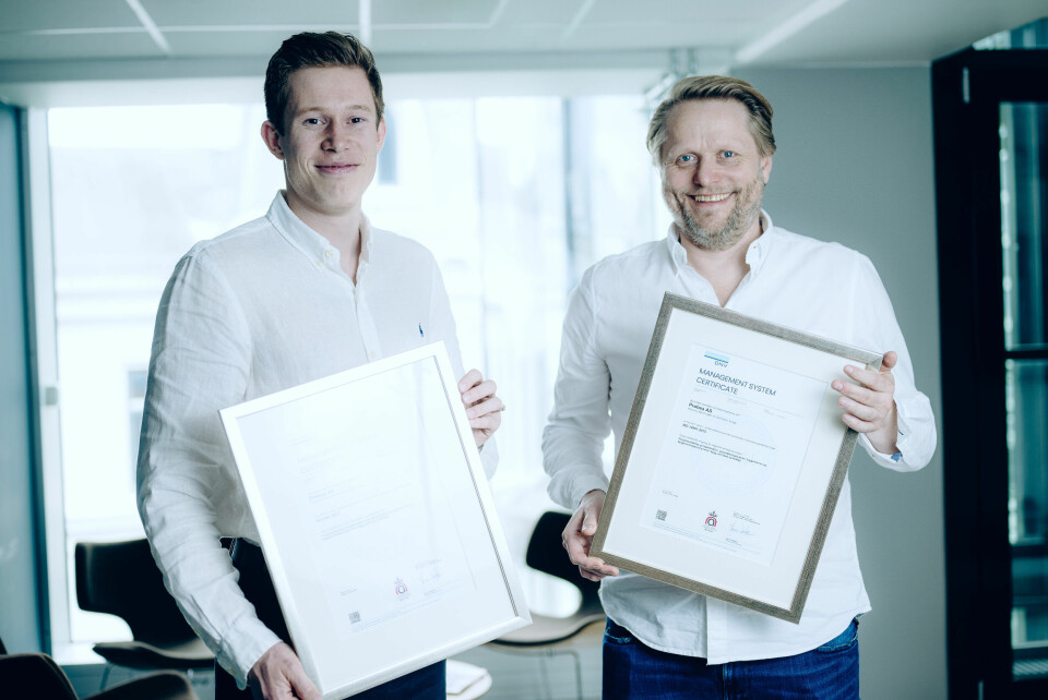Mathias Heierstad (t.v.) og Steinar W. Jarlsbo er fornøyd med at ISO-sertifiseringen er i boks. Mathias Heierstad (t.v.) og Steinar W. Jarlsbo er fornøyd med at ISO-sertifiseringen er i boks.