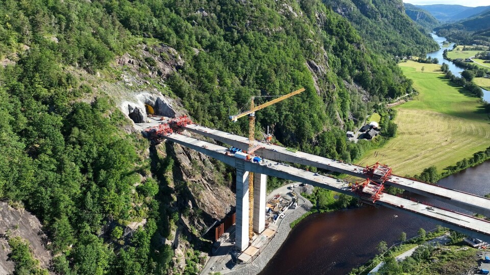 Mot samme mål: Arbeidsfellesskapets store gjennomføringskraft skyldes at begge har som mål å levere som avtalt. Her fra sammenkoblingen av Kvelland bru på E39 Lyngdal tidligere i år. Mot samme mål: Arbeidsfellesskapets store gjennomføringskraft skyldes at begge har som mål å levere som avtalt. Her fra sammenkoblingen av Kvelland bru på E39 Lyngdal tidligere i år. Foto: Rita Tvede Bartolomei