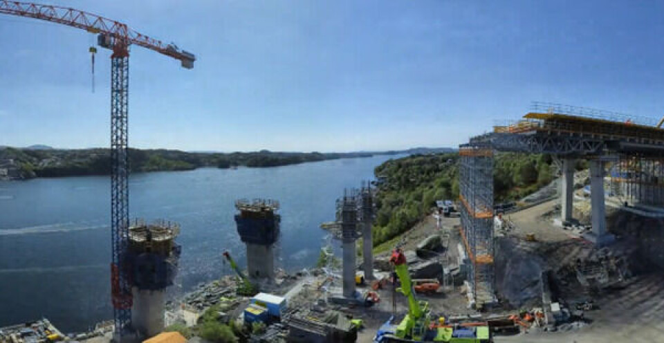 Statens vegvesen har laget en timelapse-video som viser tårnene reise seg. Skjermdump fra video. Statens vegvesen har laget en timelapse-video som viser tårnene reise seg. Skjermdump fra video.