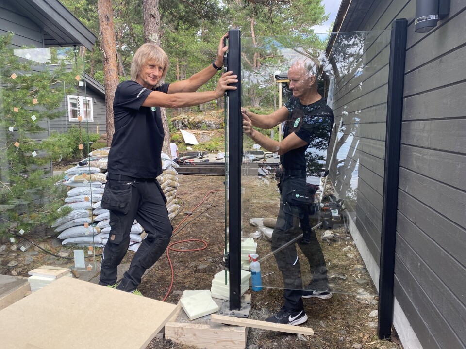 Erik Knudsen og Tommy Rokne jobber i Riis Glass og Fasade og har nok av prosjekter å drive med. Erik Knudsen og Tommy Rokne jobber i Riis Glass og Fasade og har nok av prosjekter å drive med. Foto: Riis Glass og Fasade.