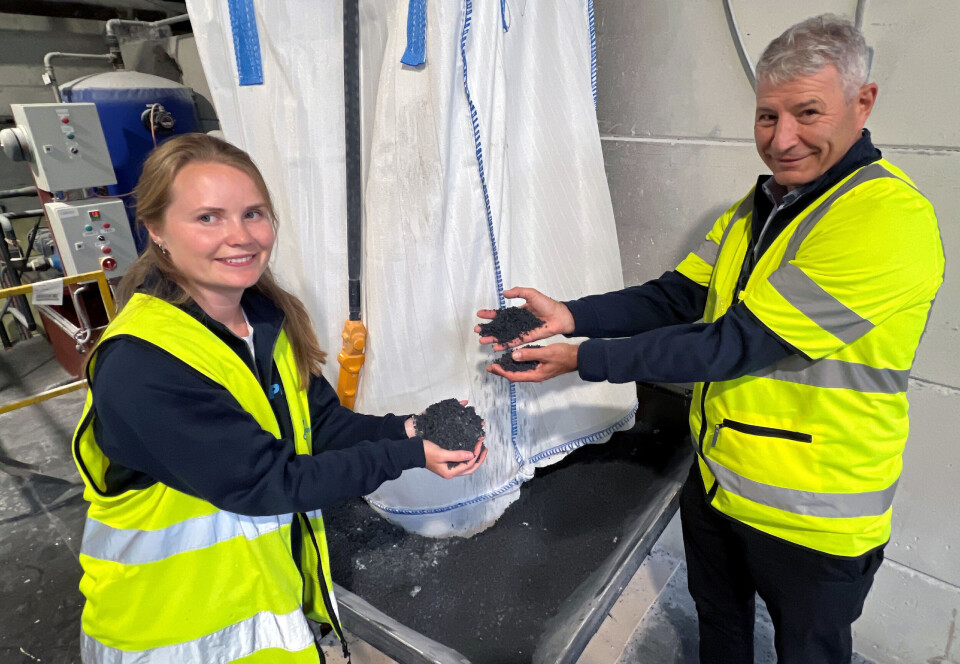 I dag er rundt 5-8 prosent av råmaterialet i produksjonen resirkulert, og bærekraftsansvarlig Line Brødremoen Brevig og konsernsjef Erik Øyno sier potensialet er mye større. I dag er rundt 5-8 prosent av råmaterialet i produksjonen resirkulert, og bærekraftsansvarlig Line Brødremoen Brevig og konsernsjef Erik Øyno sier potensialet er mye større.