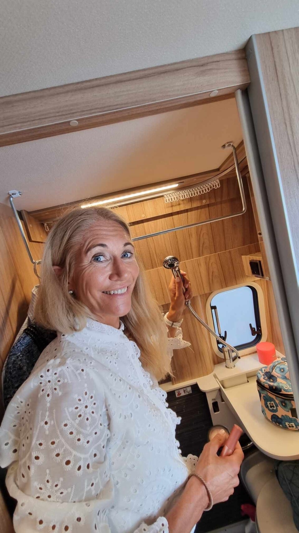 I bobilen har Julie Brodtkorb tilgang på det meste hun trenger til oppholdet i Arendal. Foto: privat