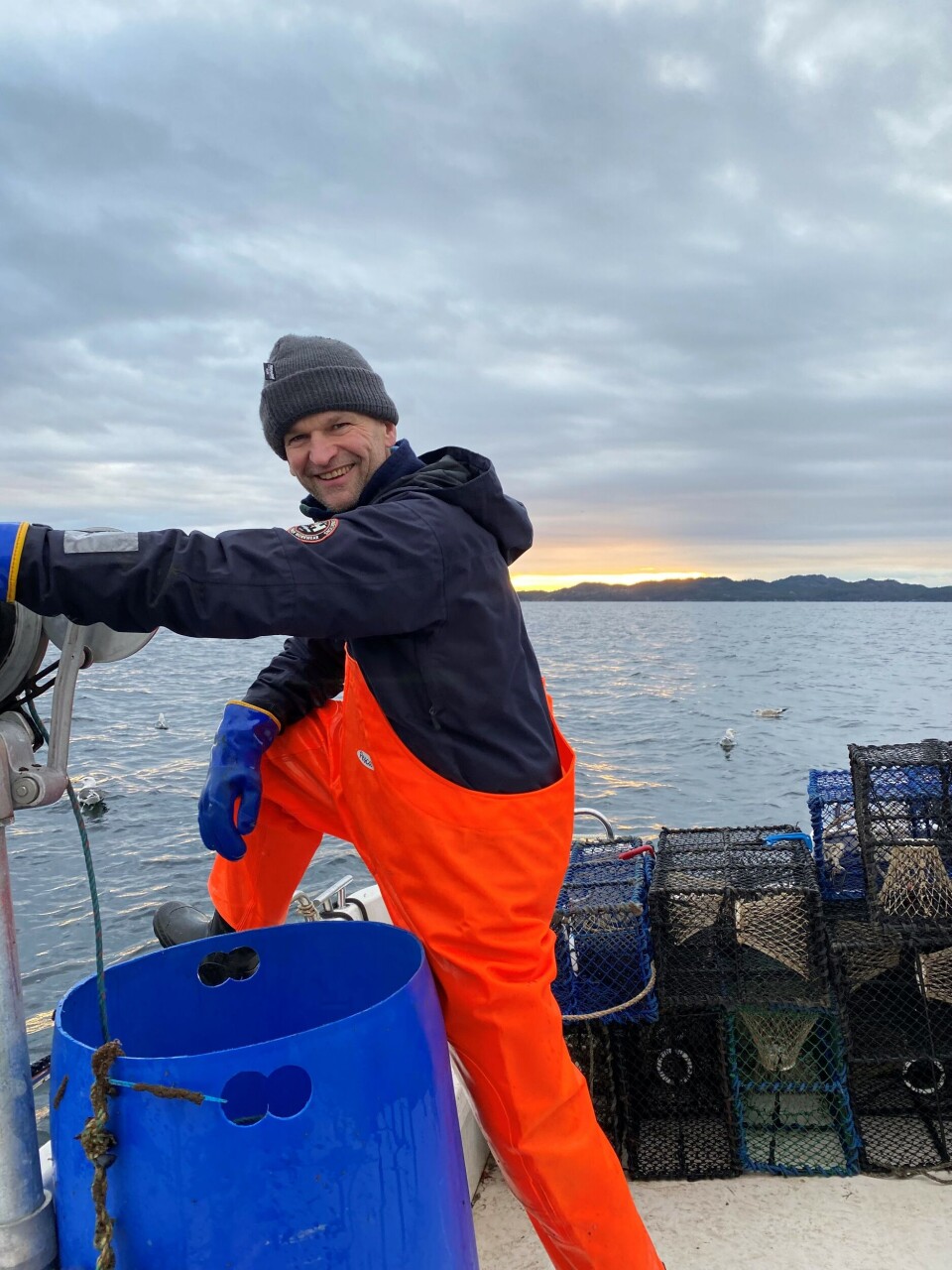 Birkeland ledet en stor leverandør av fiske- og oppdrettsutstyr i fem år før han søkte topplederjobben i Rambøll Norge. Den maritime vestlendingen trives godt med å ta sjøen og fiskeutstyret i bruk. Foto: Privat