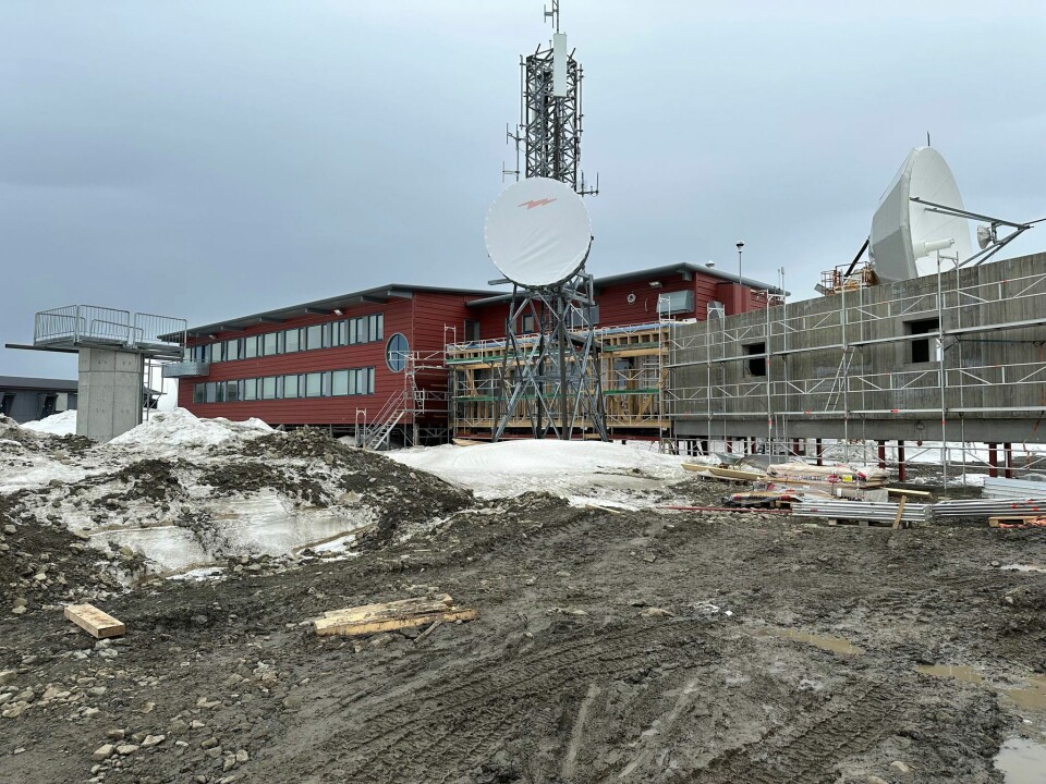 Datasenteret som bygges blir en forlengelse av dagens driftsbygg på Svalsat. Foto: Marius Lysø