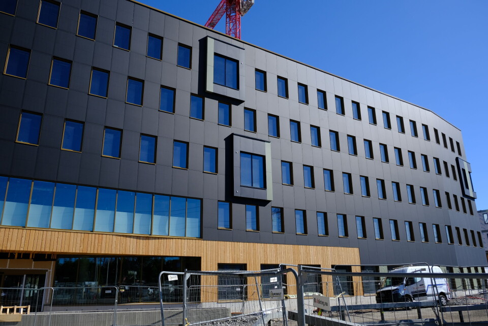 På Veidekkes nye hovedkontor har tre av fire hele fasader solcelleanlegg. Foto: Marius Lysø