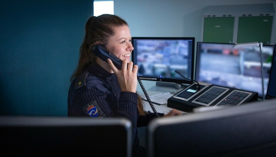 Ingvild Heggedal har full oversikt på kontrollrommet i Romerike fengsel