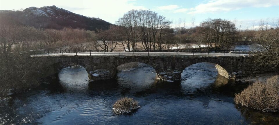 Hølland bru er en steinhvelvsbru og en del av den gamle Vestlandske hovedvei mellom Egersund og Ogna. Foto: Rogaland fylkeskommune
