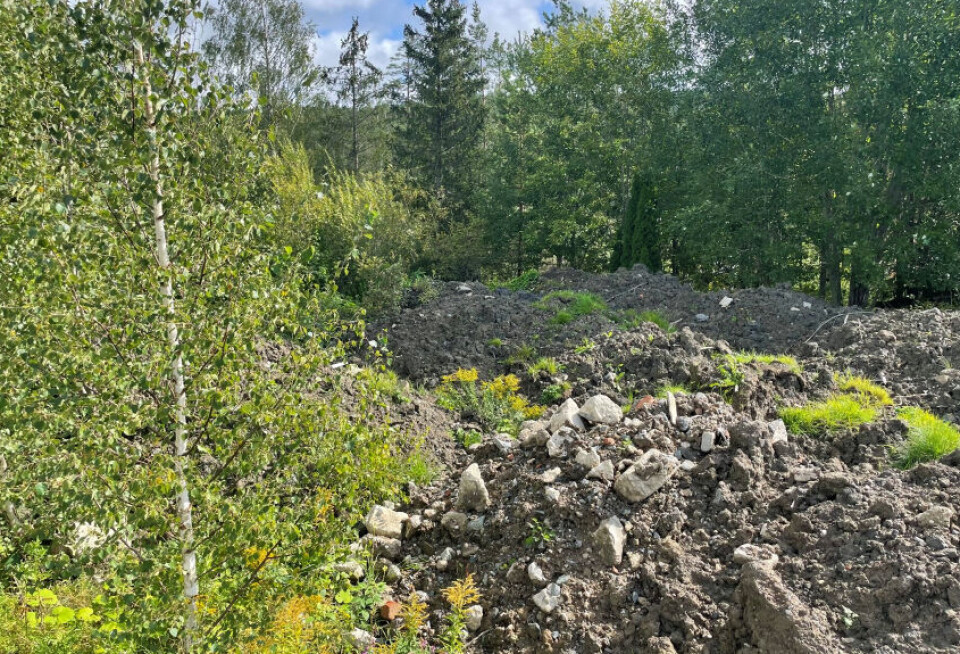 Store mengder ulovlige masser som ble dumpet utenfor Follobane-anlegget på Åsland ble oppdaget i august. Foto: Bane Nor