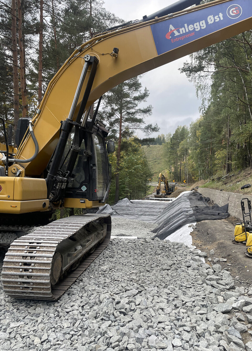 E16 ved Eggemoen stengt etter utglidning – Glasopor skumglass muliggjorde rask gjenoppbygging