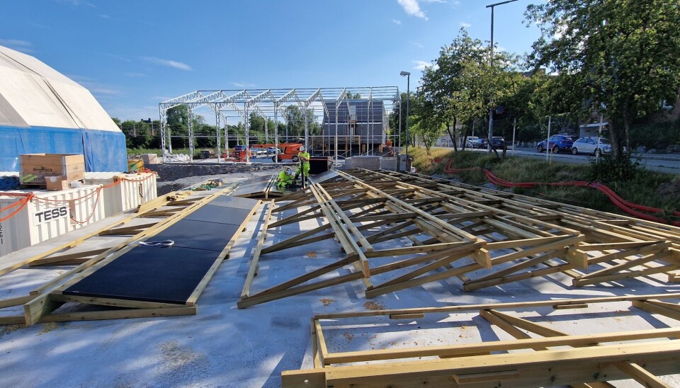 Med egenutviklede trerammer kan solcellepaneler enkelt legges til eller fjernes hvis prosjekter skaleres opp eller ned.