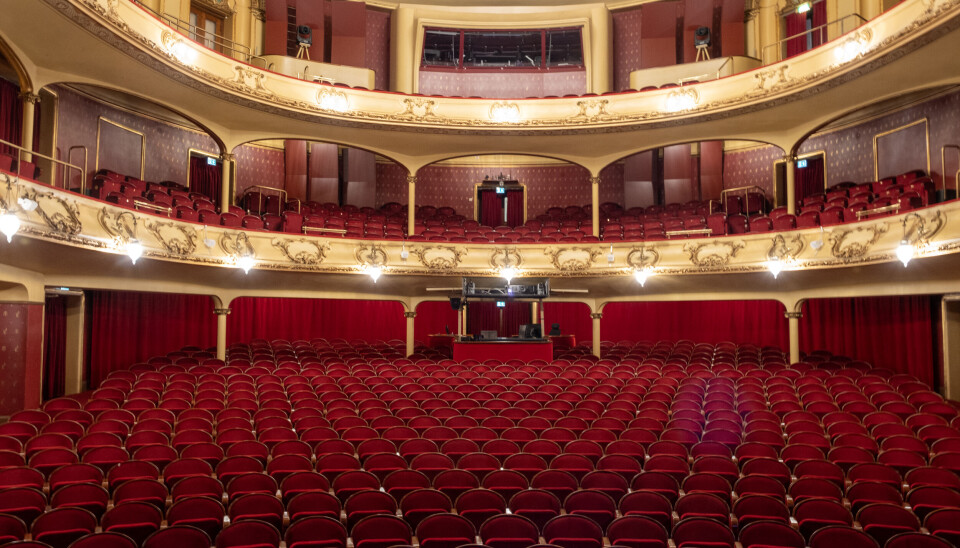Hovedscenen er Nationaltheatrets største og eldste scene fra 1899. Foto: Marius Lysø