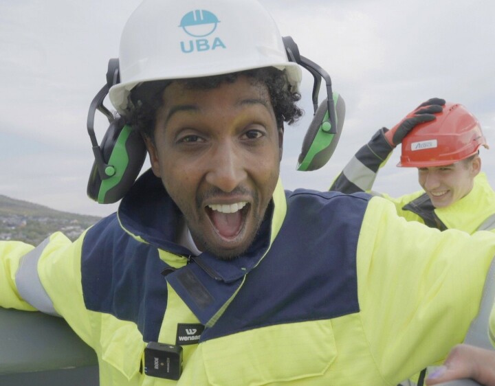 Et av sendingens mer luftige øyeblikk. Jonis Josef har vært med som programleder siden 2019.