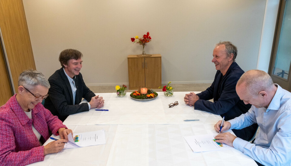Avtalen om totalentreprise for Campus Diakonhjemmet ble undertegnet 14. november 2024. Fra venstre Ingunn Moser (adm. direktør Diakonhjemmet), styreleder Paul Erik Wigernes i Diakonhjemmet, Paul-Terje Kaasa Gundersen, (direktør AF Bygg Oslo) og Svein Otterlei (prosjektdirektør AF Bygg Oslo). Foto: Paal A. Berg
