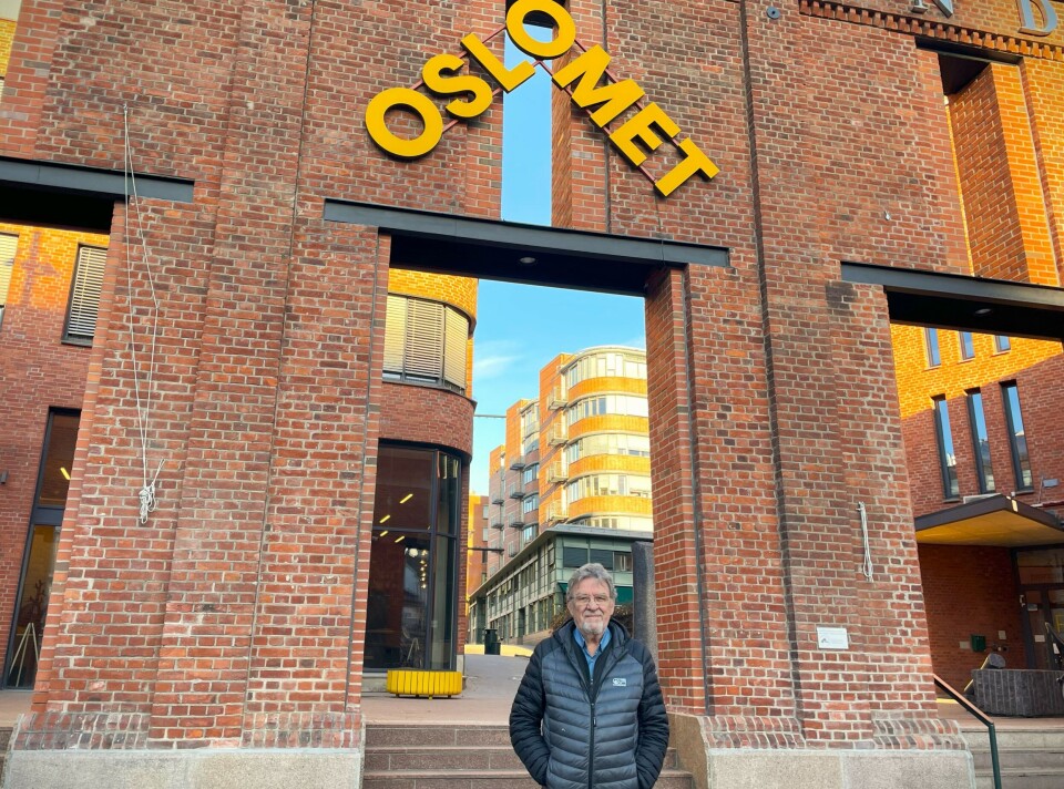 Svein Bjørberg fra Multiconsult utenfor studiestedet OsloMet, hvor undervisningen i den nye videreutdanningen vil foregå.