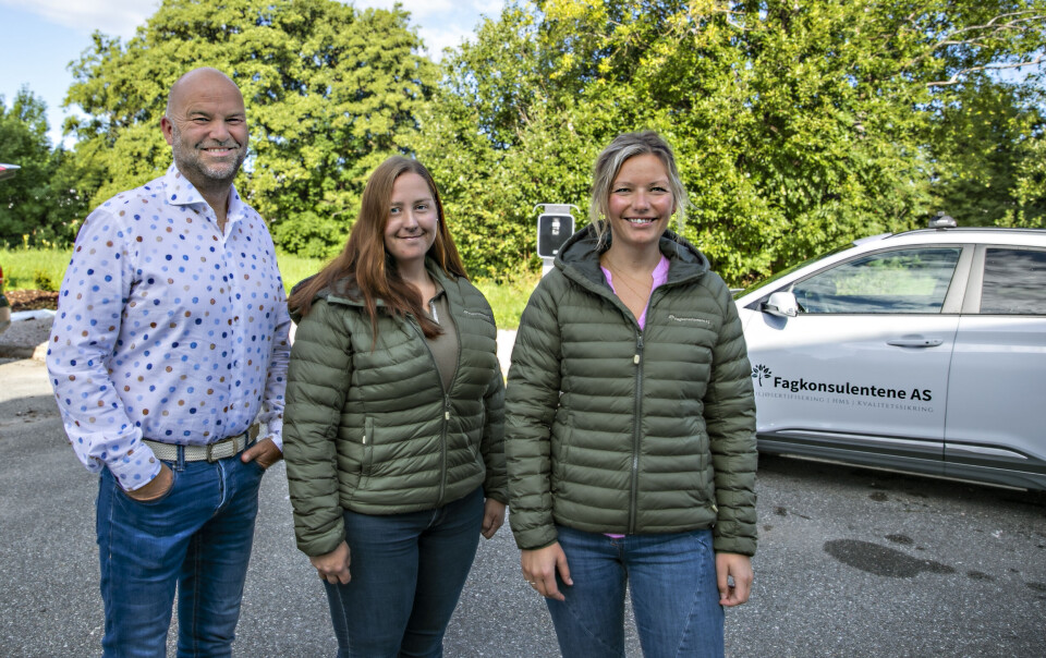Daglig leder Hans Jørgen Sandli i Fagprosjekt (fra venstre) med Linda Solberg og Maria Hareid Kristiansen i Fagkonsulentene. Daglig leder Hans Jørgen Sandli i Fagprosjekt (fra venstre) med Linda Solberg og Maria Hareid Kristiansen i Fagkonsulentene. Foto: Trine Sirnes/Sirnes tekst & foto