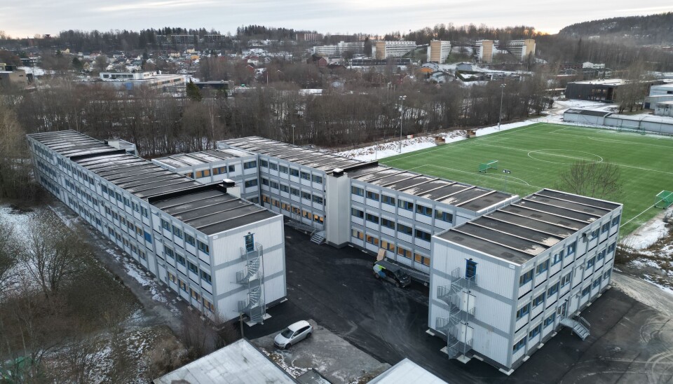 Midlertidig skolebygg på 5.200 kvadratmeter venter elevene ved Rud videregående skole i Bærum etter ferien. Foto: Adapteo