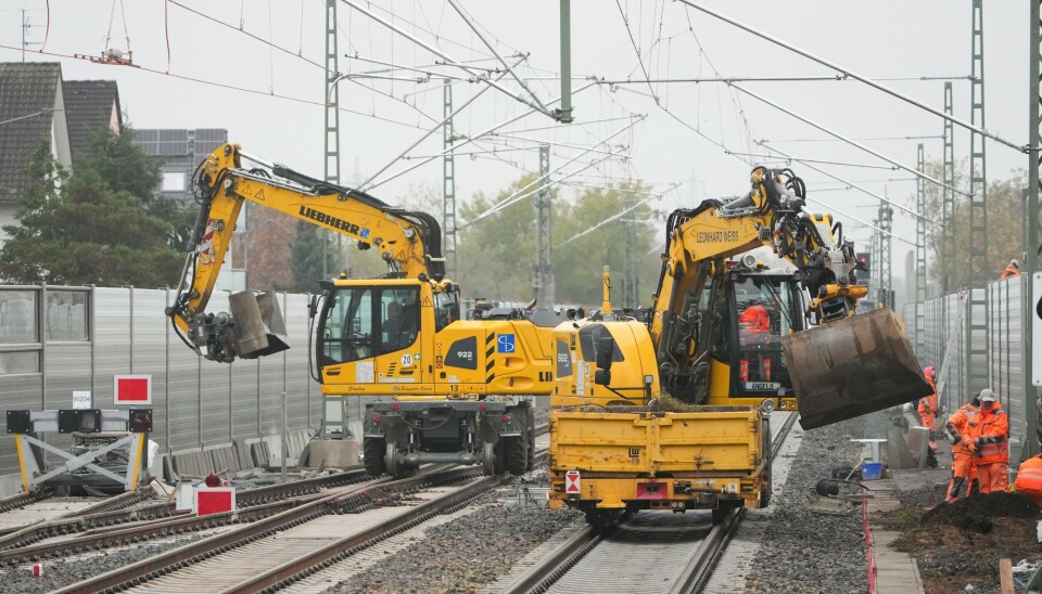 Deutsche Bahn valgte å sperre hele korridoren Frankfurt am Mai – Mannheim i fem måneder da de sanerte og moderniserte Riedbanen nå i høst. Foto: Deutsche Bahn AG Deutsche Bahn valgte å sperre hele konrridoren Frankfurt am Mai – Mannheim i fem måneder da de sanerte og moderniserte Riedbanen nå i høst. Foto: Deutsche Bahn AG