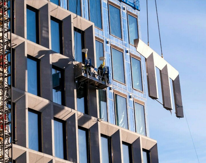 Elementene på D-blokken veier rundt 12 tonn og måler 7,2 ganger fire meter.