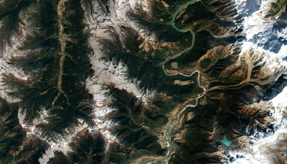 Kina planlegger å bygge verdens største hydroelektriske demning i Tibet. Satellittfoto: Google Earth