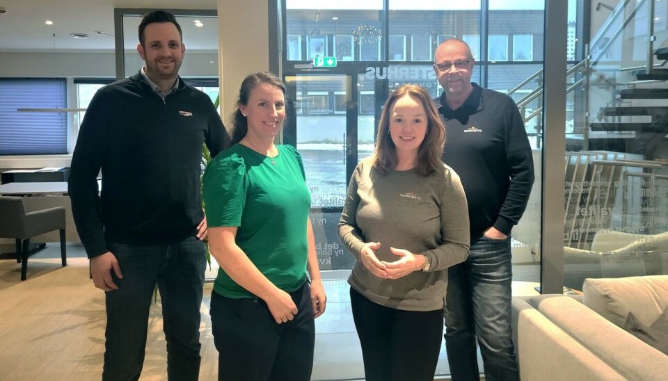 Alexander Hassum (kunderådgiver i Mesterhus Tønsberg) (f.v.), Trine Lise Varpe (daglig leder i Mesterhus Tønsberg), Monica Blom Thorsen (kjededirektør i Saltdalshytta) og Bård Lie (forhandleransvarlig i Saltdalshytta). Foto: Saltdalshytta Alexander Hassum (kunderådgiver i Mesterhus Tønsberg) (f.v.), Trine Lise Varpe (daglig leder i Mesterhus Tønsberg), Monica Blom Thorsen (kjededirektør i Saltdalshytta) og Bård Lie (forhandleransvarlig i Saltdalshytta). Foto: Saltdalshytta