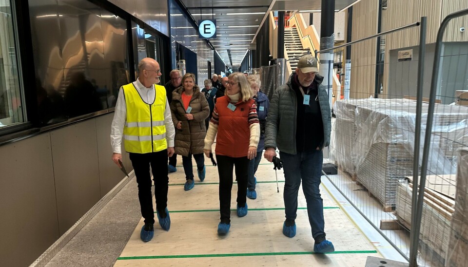 Prosjektdirektør for nytt sykehus i Drammen Arnstein Hodne på runde med nysgjerrige publikummere søndag formiddag. Foto: Sykehusbygg/Vestre Viken HF Prosjektdirektør for nytt sykehus i Drammen Arnstein Hodne på runde med nysgjerrige publikummere søndag formiddag. Foto: Sykehusbygg/Vestre Viken HF