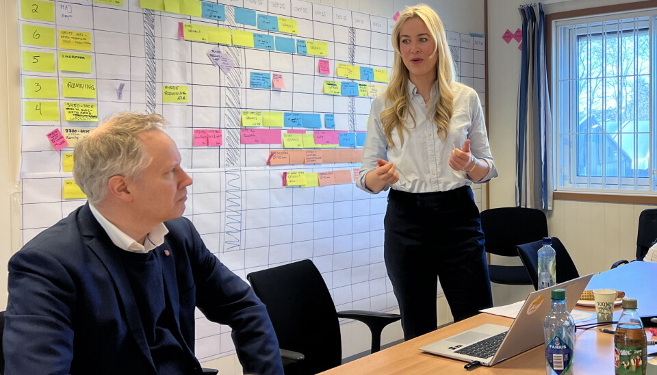 Samferdselsminister Jon-Ivar Nygård og EBAs leder for anlegg og infrastruktur, Gina Marie Qvale. Samferdselsminister Jon-Ivar Nygård og EBAs leder for anlegg og infrastruktur, Gina Marie Qvale.