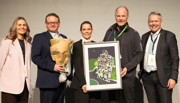 Gry Kongsli (Husbanken), Ola Morten Teigen (Heim kommune), Marit Liabø Sandvik (Heim kommune), Øyvind Engvik (Heim kommune) og Jan Hjelle (Husbanken). Foto: Stig/Say Cheeze Foto Gry Kongsli (Husbanken), Ola Morten Teigen (Heim kommune), Marit Liabø Sandvik (Heim kommune), Øyvind Engvik (Heim kommune) og Jan Hjelle (Husbanken). Foto: Stig/Say Cheeze Foto