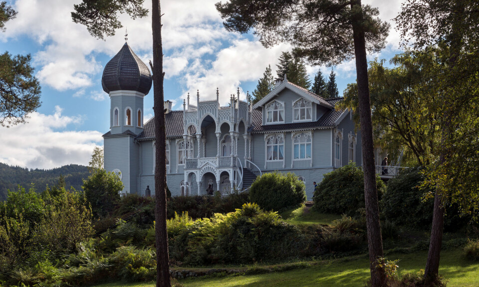 Lysøen er et museum i Bjørnafjorden utenfor Bergen, og komponisthjemmet til Ole Bull. Tre år etter at Bull kjøpte eiendommen, sto en trevilla med tårn og løkkuppel ferdig i 1873. Bull døde på eiendommen syv år senere. Foto: Dag Fosse/Kode
