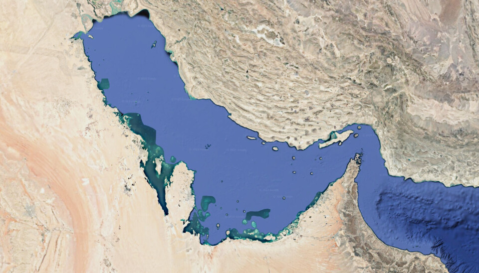 Hvis den planlagte rekordtunnelen under Persiabukta realiseres, får det rike emiratet Qatar en ny og kortere linje til det eurasiske markedet uten å måtte ta den lange landruten via Saudi-Arabia. Foto: Google Earth