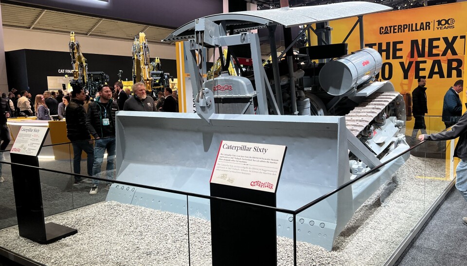 Doseren «Sixty» er Caterpillars første maskin, og ble produsert i over 19.000 eksemplarer i perioden 1925 til 1931