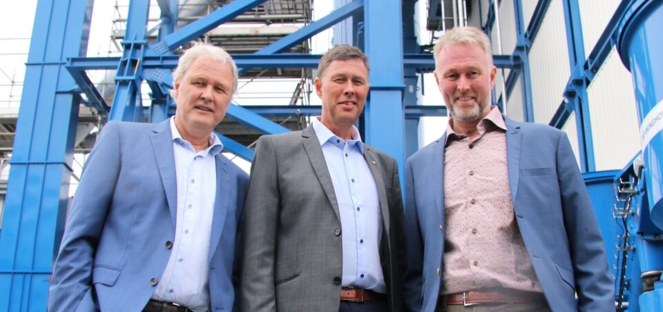 Velde AS kom fra Sandnes for å delta under åpningen av det nye asfaltverket i Mandal. F.v. Reidar Velde, Harald Velde og Egil Velde. Foto: Thor Søndenaa