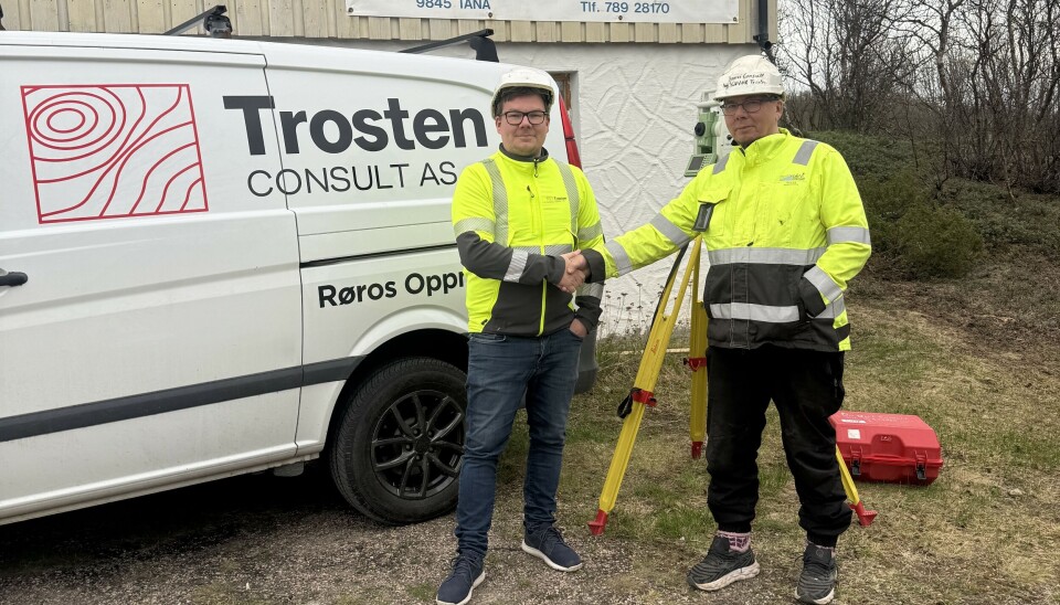 Viktor Trosten overlater ansvaret for Trosten Consult til sønnen, Ánde Trosten.