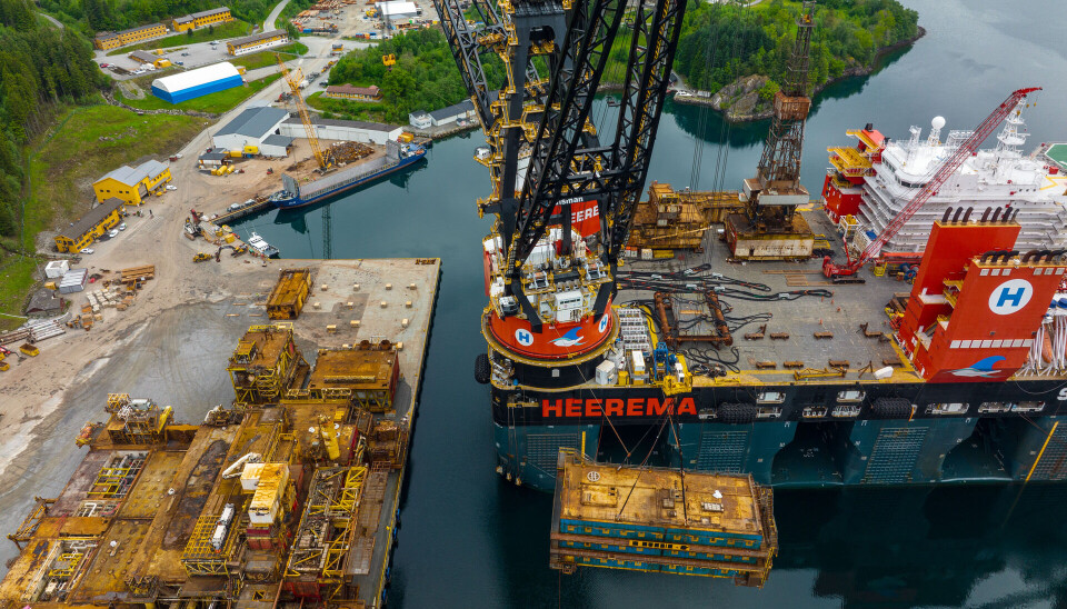 Et av Heerema Marine Contractors (HMC) fartøyer ankommer Vats. Foto: AF Gruppen/Coen de Jong Et av Heerema Marine Contractors (HMC) fartøyer ankommer Vats. Foto: AF Gruppen/Coen de Jong