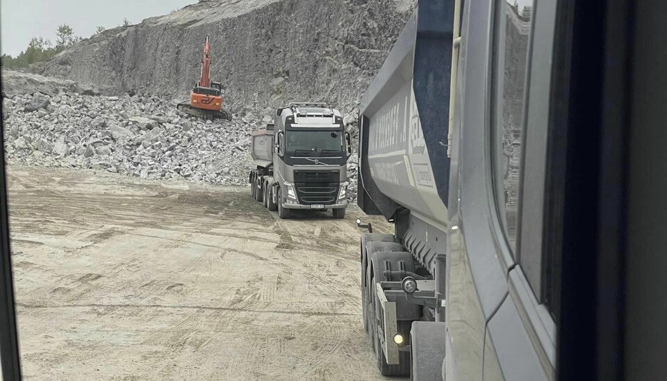 A. Pedersen & Sønn Lastebiltransport kan fortsette å frakte tunnelmasser som underentreprenør for Skanska i Hålogalandsvegen-prosjektet. Foto: A. Pedersen & Sønn Lastebiltransport.